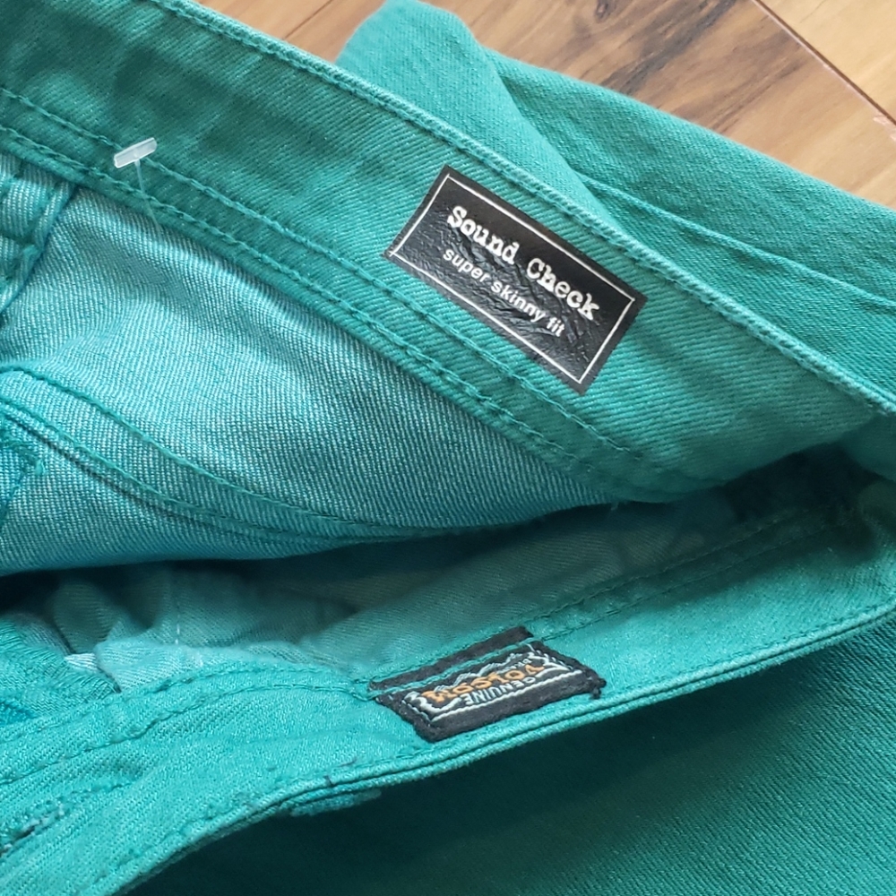 Liberated Volcom - Picture 3 of 3